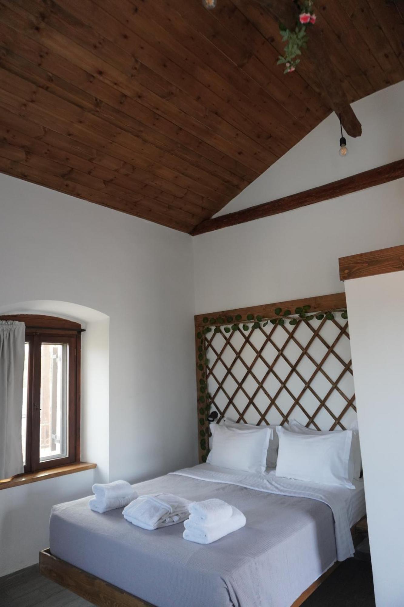 Elia Luxury Rooms Areopoli Exterior photo
